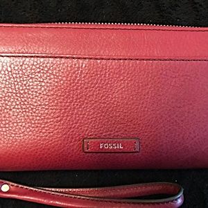 NWT Fossil Julia Clutch Zip Around